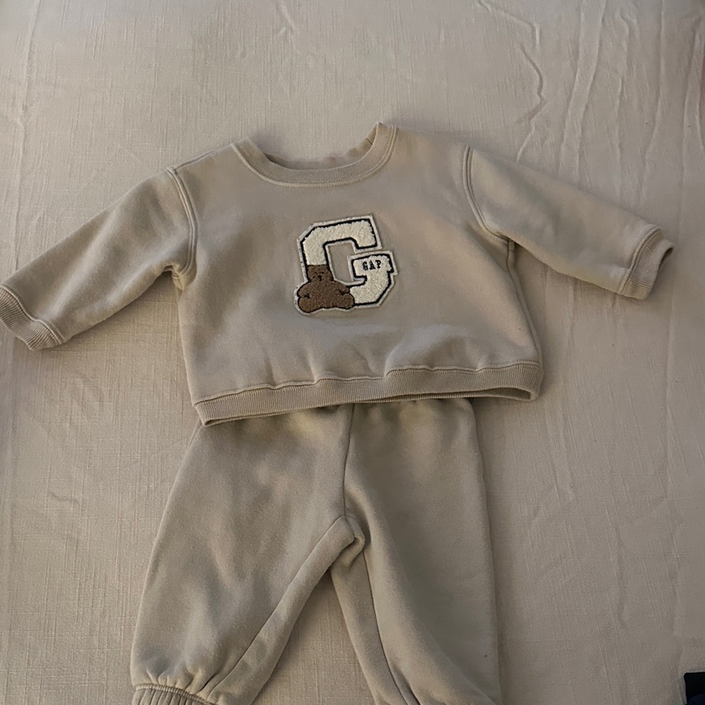 GAP Kids Matching Set in Cream